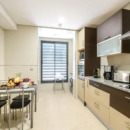 V4, Jardins Branqueira Near Beach, * Αλμπουφέιρα