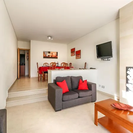 فيلة V4, Jardins Branqueira Near Beach, *