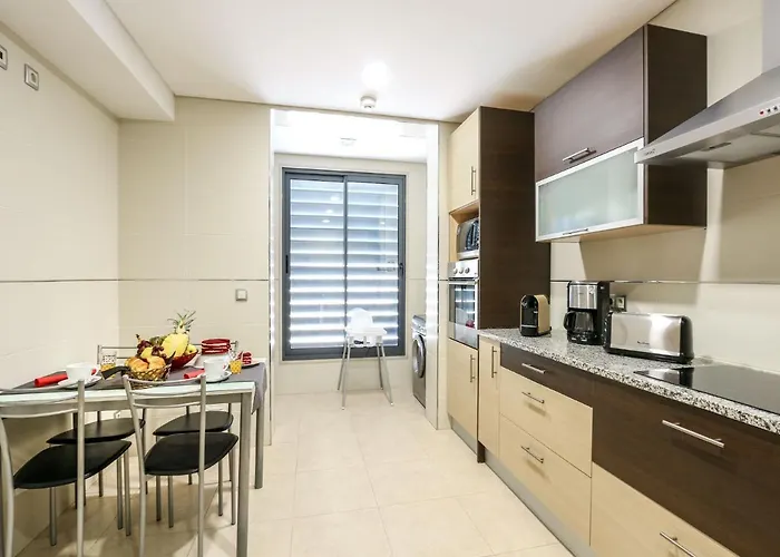 V4, Jardins Branqueira Near Beach, * Αλμπουφέιρα