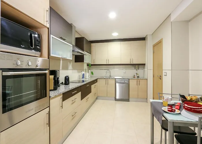 V4, Jardins Branqueira Near Beach, Αλμπουφέιρα