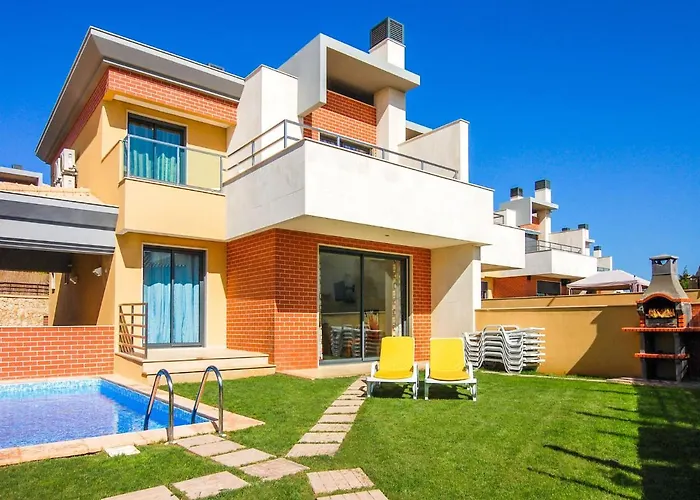 Villa V4, Jardins Branqueira Near Beach,